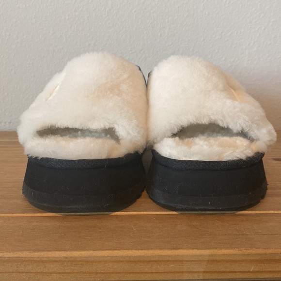 Ugg Fuzzy Platform Sandal - Picture 4 of 5